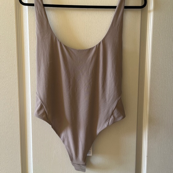 Lululemon Women’s low-scoop-back bodysuit - Picture 3 of 7